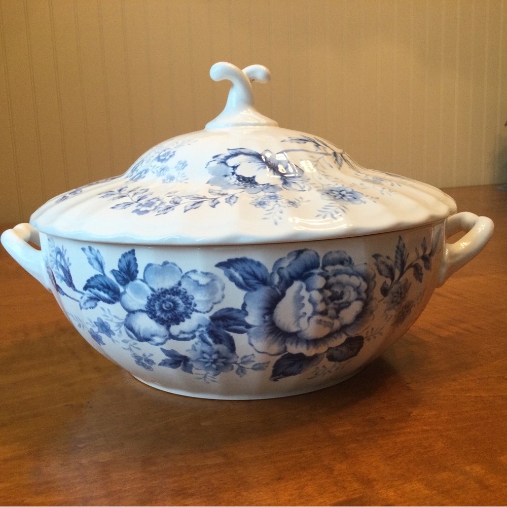 RALPH LAUREN HOME BLUE AND WHITE COVERED DISH CASSEROLE MINT”MORNING GARDEN”